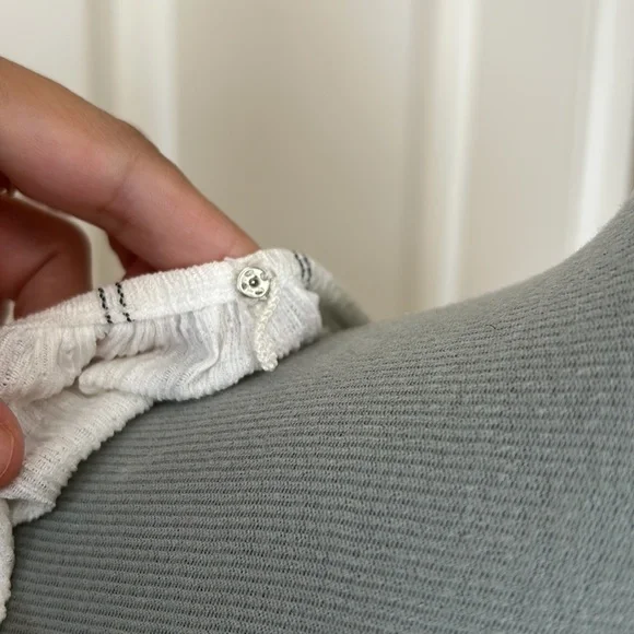 Madewell Blouse with Puff Sleeves - Picture 4 of 6